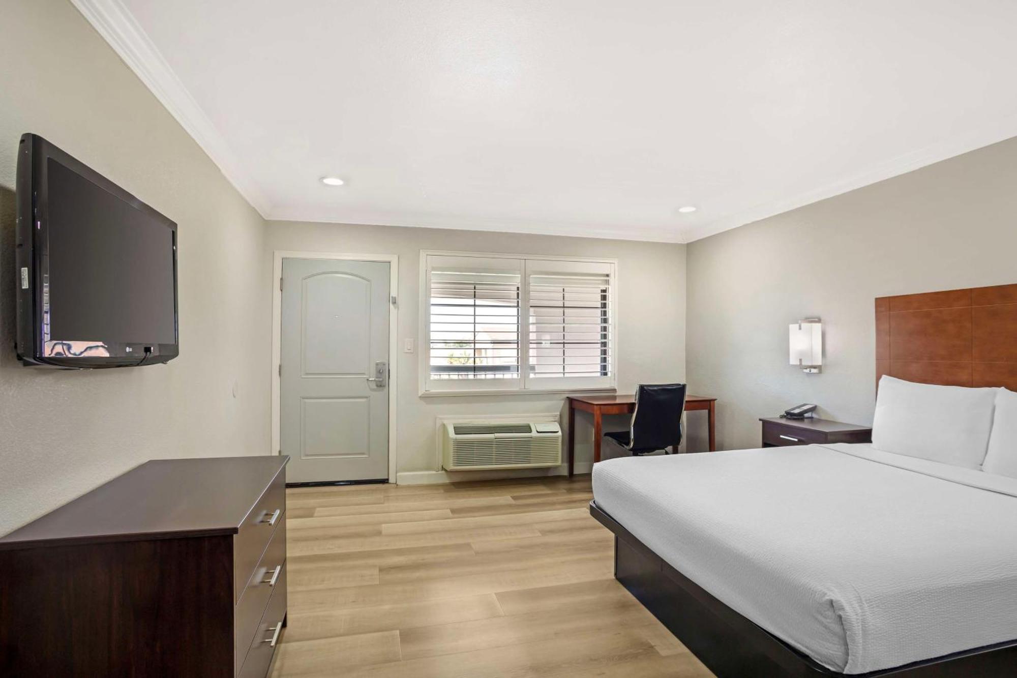 Best Western Inn Merced Exterior photo